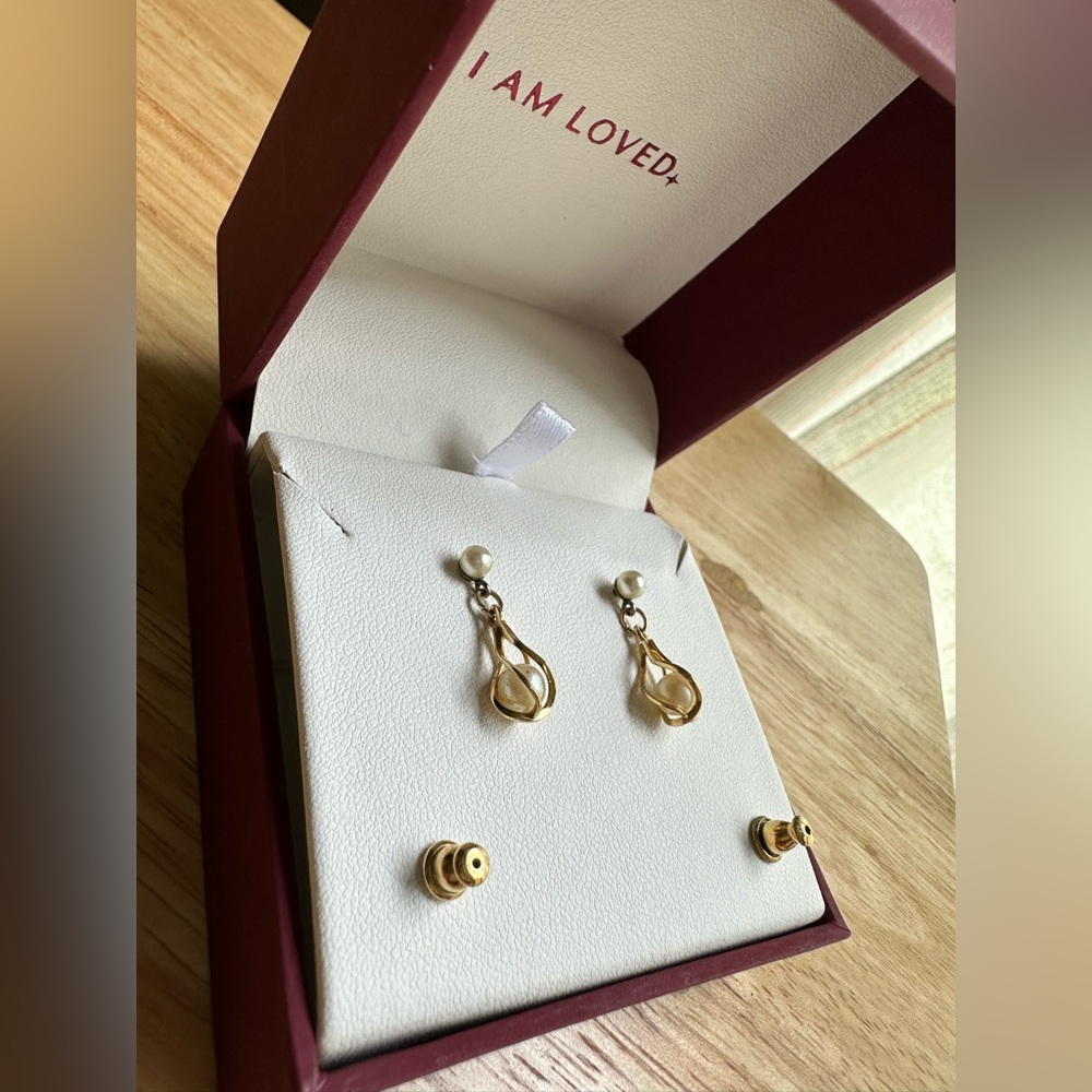 Vintage Gold Pearl 🦪 Drop Earrings